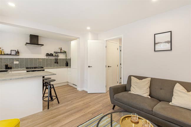 Lovely 1-bed flat in Balham w parking! Main Photo