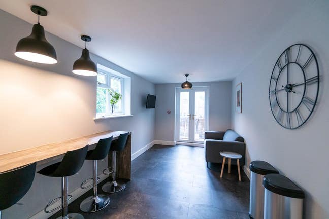 🍂 Autumn Sale! 🍂Sociable Houseshare in RG4 Main Photo