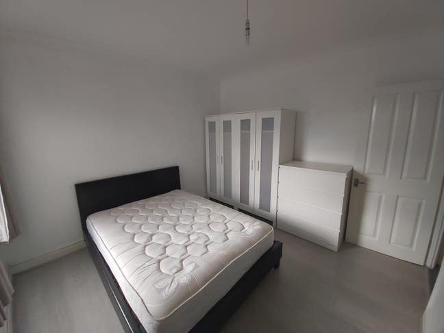 Leytonstone - Nice 2 Bed 1st Floor Flat + Office  Main Photo