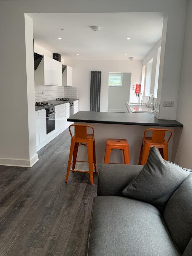  🤩 Gorgeous Large Ensuite Room CV1  🤩 Main Photo