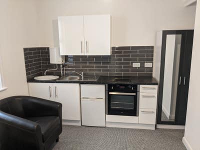 Double Bedsit - Available Now - St Thomas Main Photo