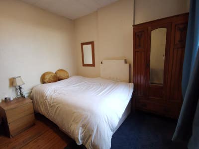 Nice double room in 3 bed house share, East acton  Main Photo
