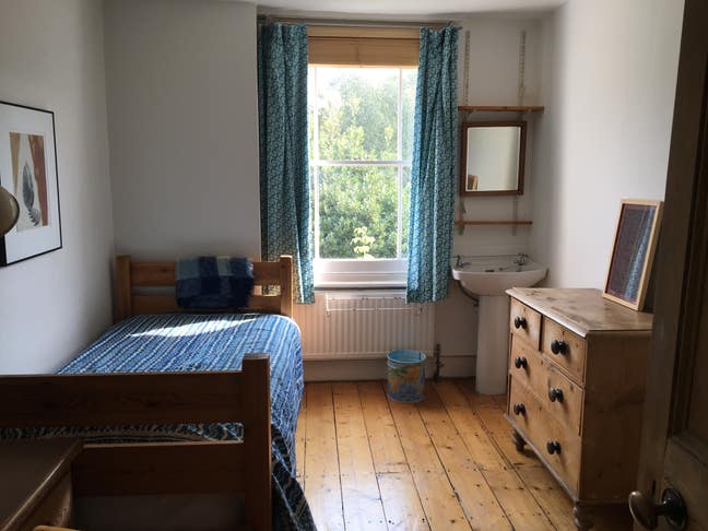 Quiet single room in New Cross. Mon-Fri  Main Photo