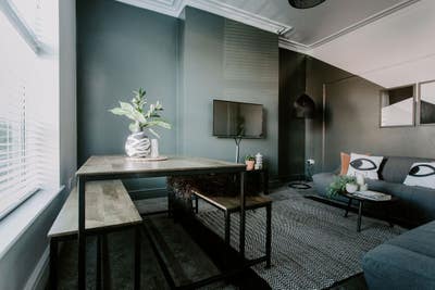 Designer Room | 5 Mins to MediaCity 💚 Main Photo