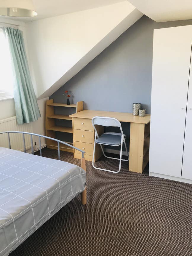 Double Bedrooms in 4 Bed House Main Photo