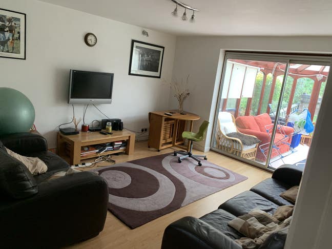 Single room to let in friendly shared house Main Photo