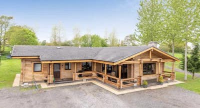 Room to rent in Farm House Main Photo
