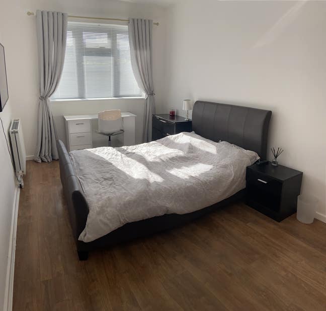 Large double room, 4 minutes walk from station Main Photo