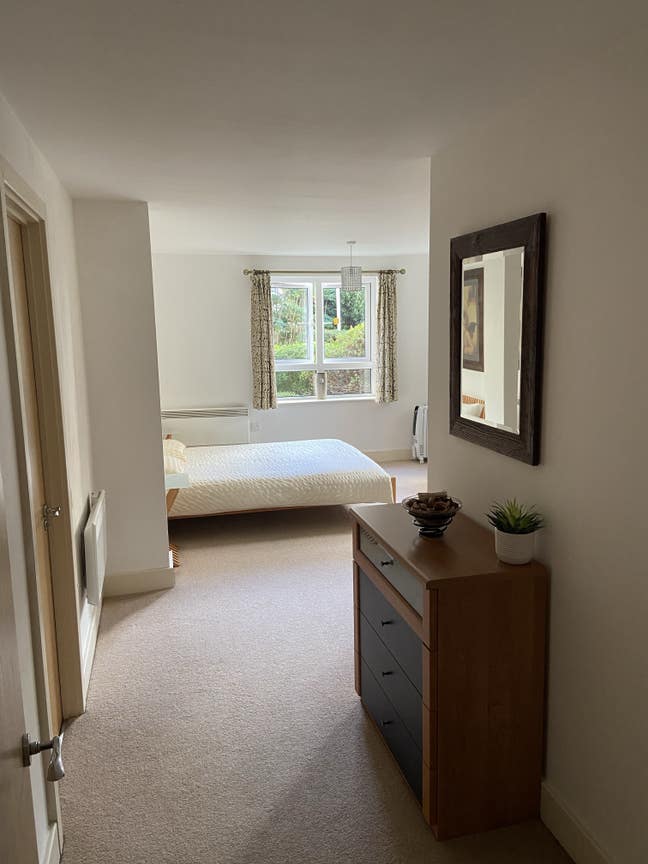Large en-suite- Monday to Friday Main Photo