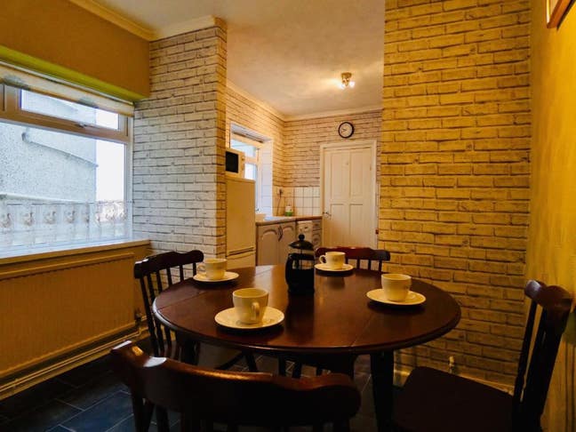 Comfortable Rooms in Quiet Shared House CF48 4JS Main Photo