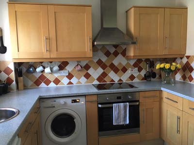 Cosy, spacious, welcoming room, for short-term let Main Photo