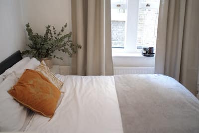 Female flat from mid September or earlier Main Photo
