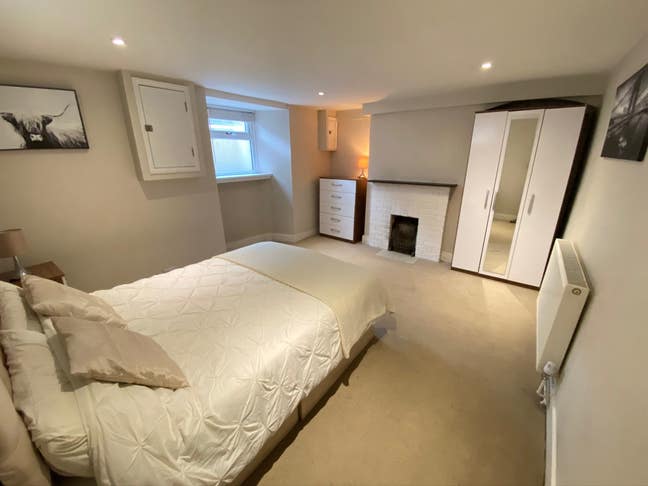 Refurbished Townhouse 200Yds from High Street (MH) Main Photo