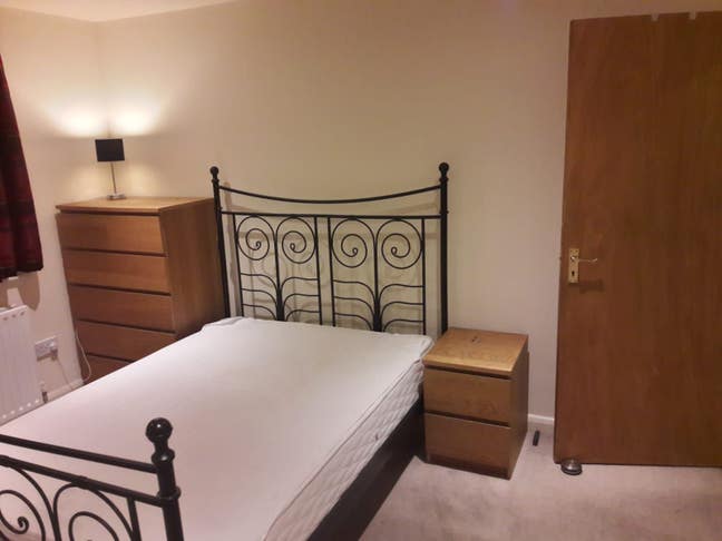 Luxury Room with off Road Parking  Main Photo