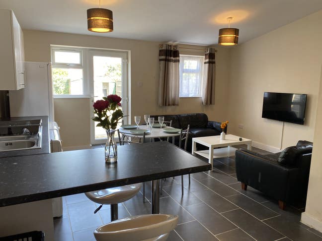 🏠 5 Bed Student House (3x En-Suites!) - Sep 2026 Main Photo