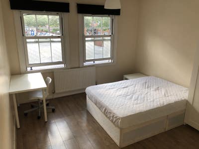 Large Double Room in E1 - Whitechapel/Shoreditch  Main Photo