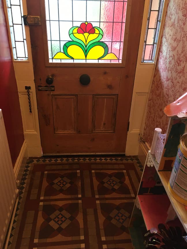 Small single room in house of busy professionals Main Photo