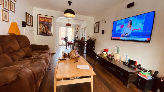 Large Double Bedroom Available in the SK16 area Main Photo