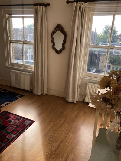 Furnished double room moments from tube station Main Photo