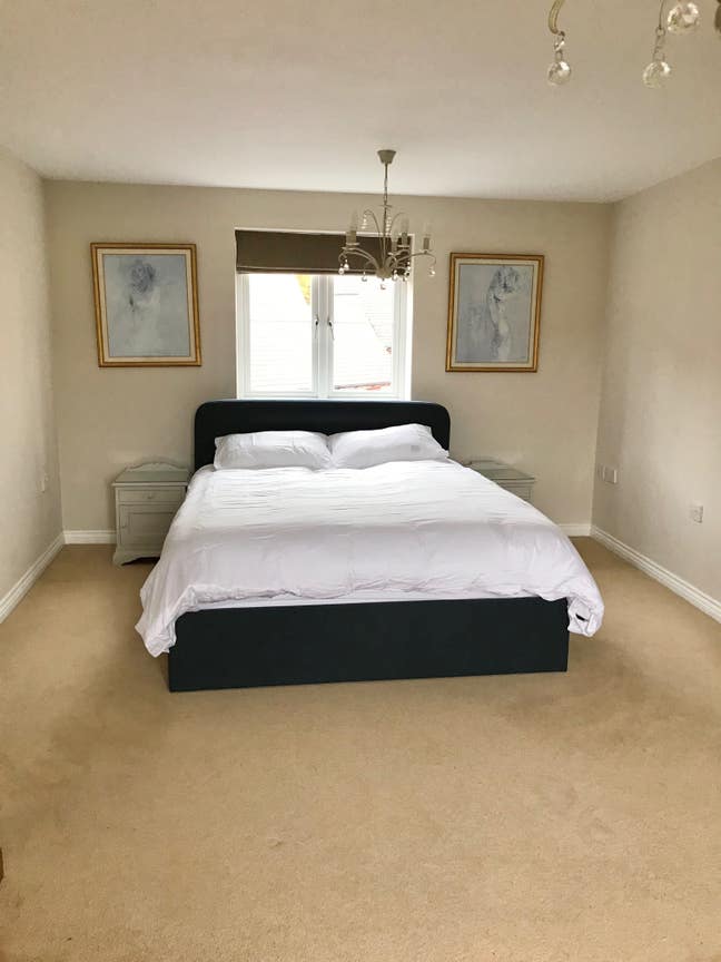 Large bright double room Main Photo