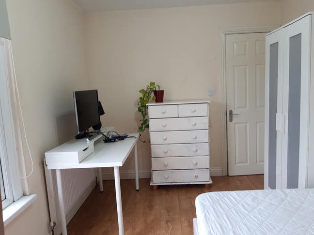 Double room for single occupancy £720 bills includ Main Photo