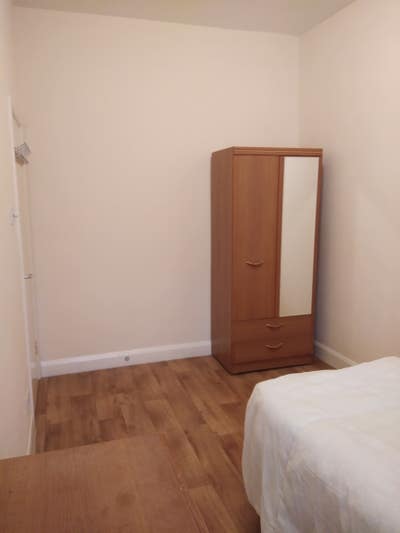 Small Double Room for Let in Finsbury Park Main Photo