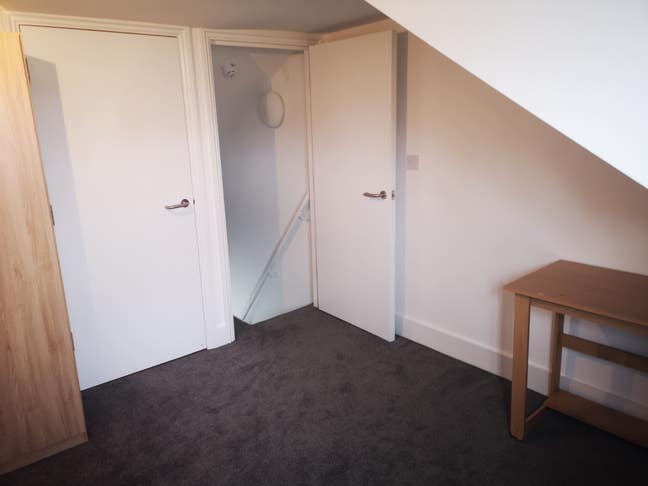 L@@K!! Attic double room for rent in Bloomsbury! Main Photo