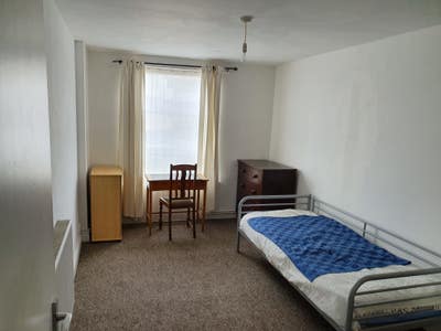 Spacious single furnished room Sunbury TW16 Main Photo