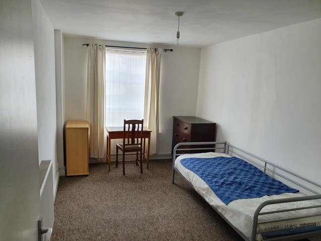 Spacious single furnished room Sunbury TW16 Main Photo