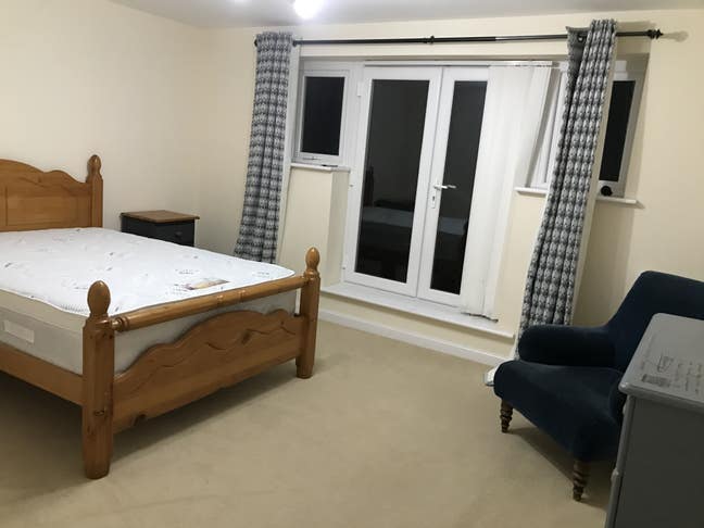 Modern End Terrace House Main Photo