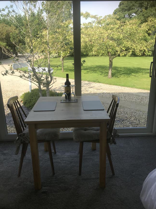 Fantastic  Studio Apartment, All Bills Included  Main Photo