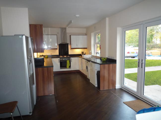 Double Ensuite room in Chester + private parking  Main Photo