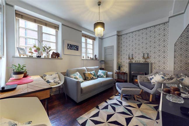 Room to let WC1 Main Photo
