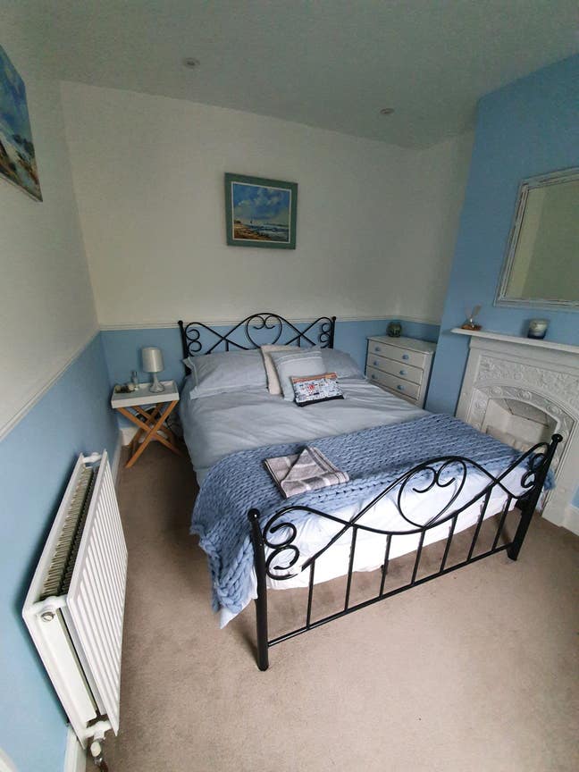 Double Room to let in family home  Main Photo