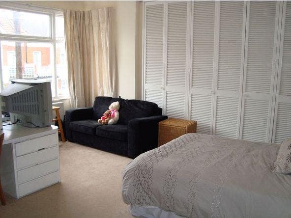 King size room lots of storage space in tidy share Main Photo