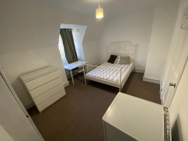 Large Double Room at Stockwell. Main Photo