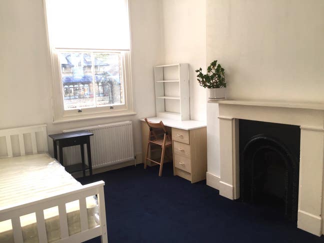 Spacious double bedroom, Highbury BARN, N5 Main Photo