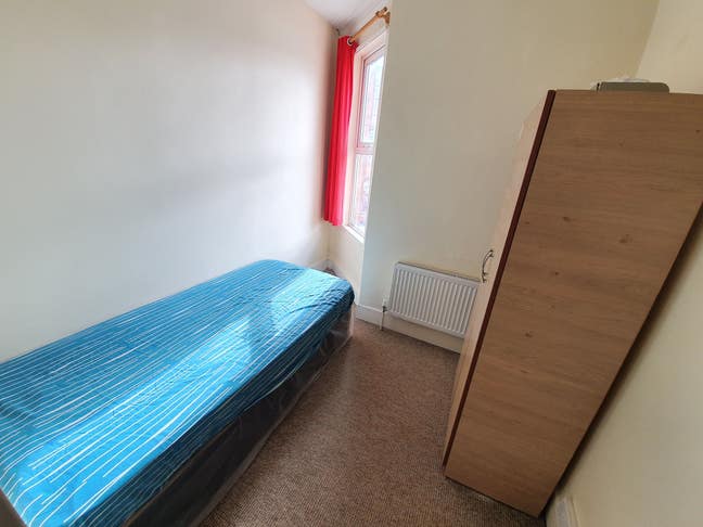 Small Cheap Single - 1 min walk from Kings 🏥 Main Photo