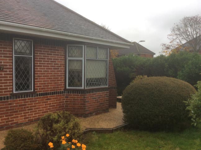 Lovely Bunglow . 1  furnished  double room . Main Photo