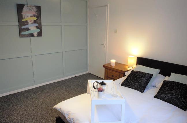 Bathroom & Kitchen shared with just other person Main Photo