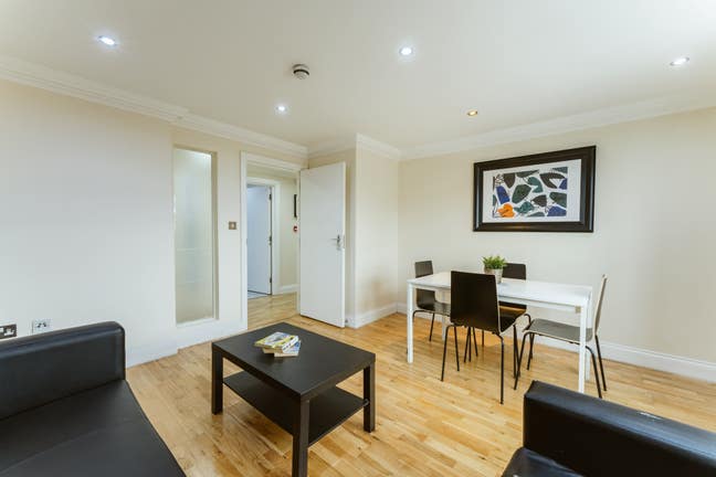 Bright 2-Bedroom Flat in Tottenham Hale Main Photo
