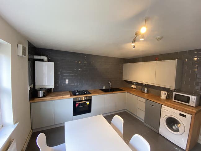 6 bed property all bills included Main Photo