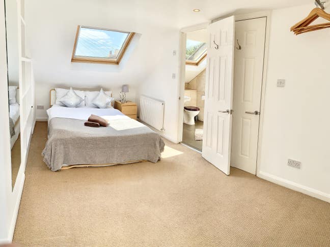 Spacious En-suite with its own Private Balcony Main Photo