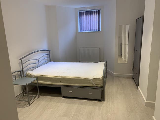 Lodger for basement flat  Main Photo