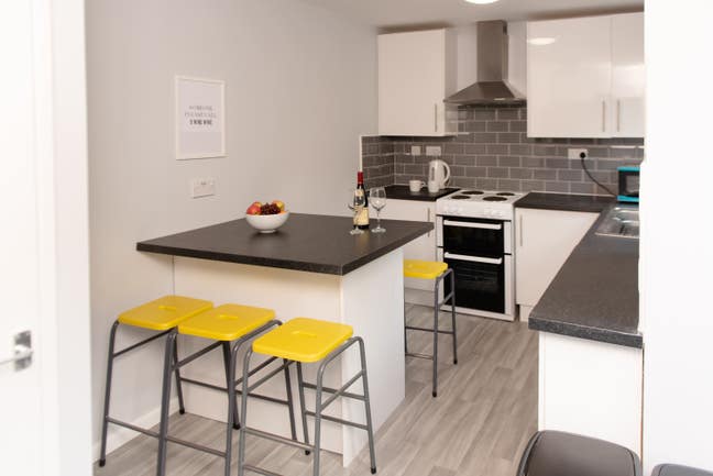Amazing shared house for professionals Main Photo