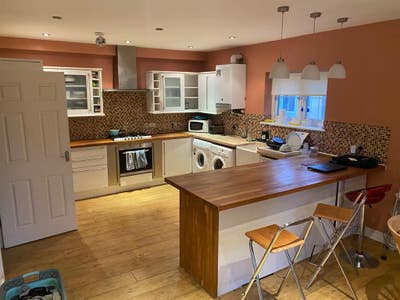 Double Room in Exceptionally Spacious House-share  Main Photo