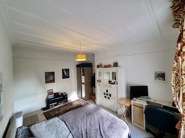 Large Double Bedroom Clapham Main Photo
