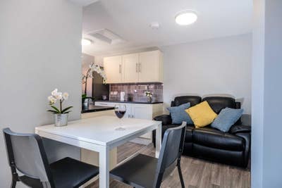 HPC Town Centre Flat. 4 Rooms Available. Bills Inc Main Photo