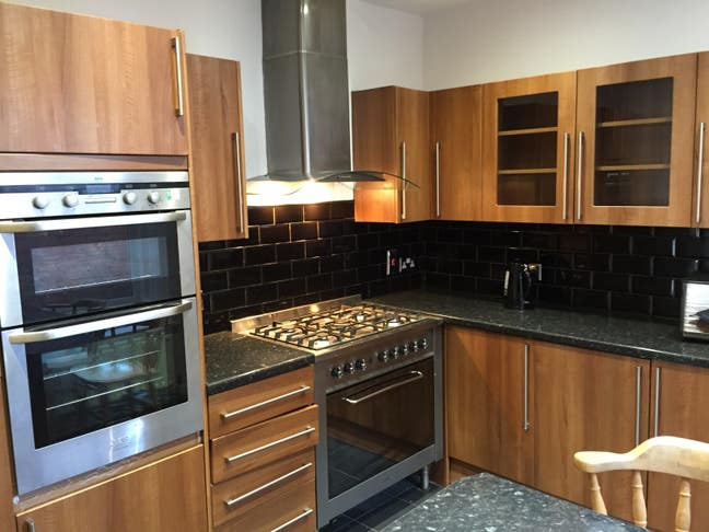 Low Deposit House Share Utility Bills Included!! Main Photo