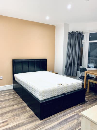 Brand New: Refurbished Double Ensuite: All Inc Main Photo